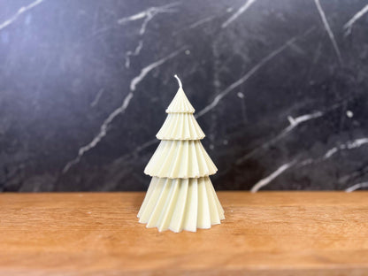 Handgemachte Duftkerze mit Christbaum Design