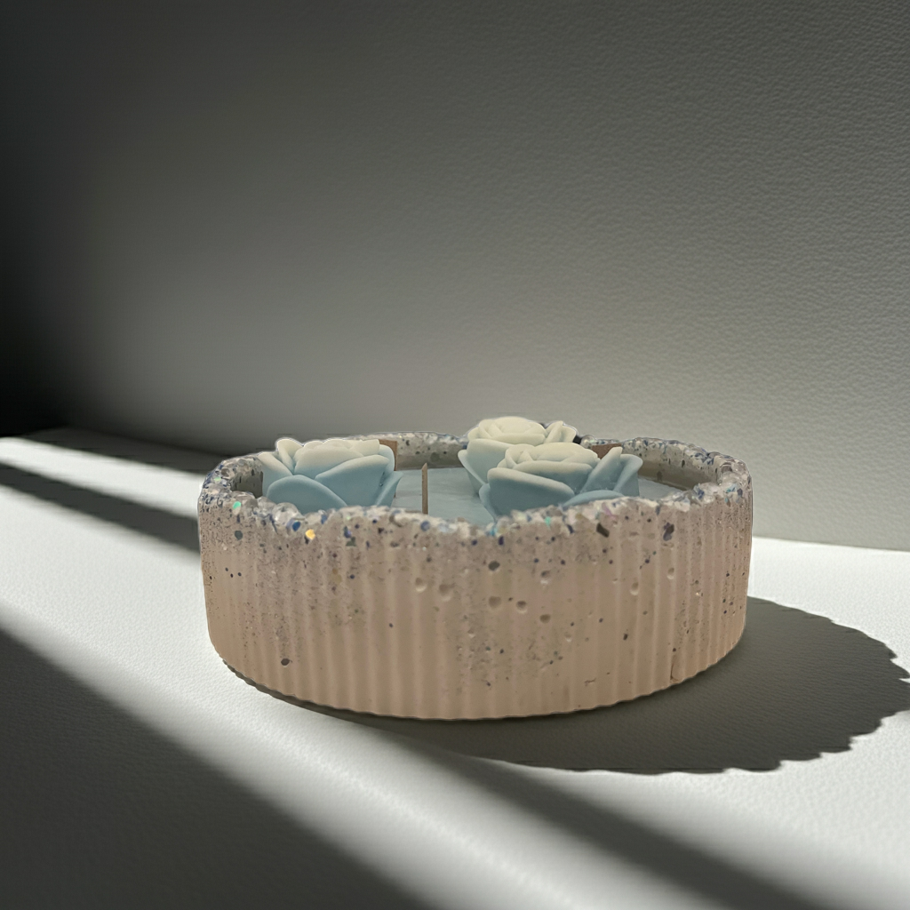 Handgemachte Sojawachskerze mit Rosen Deko