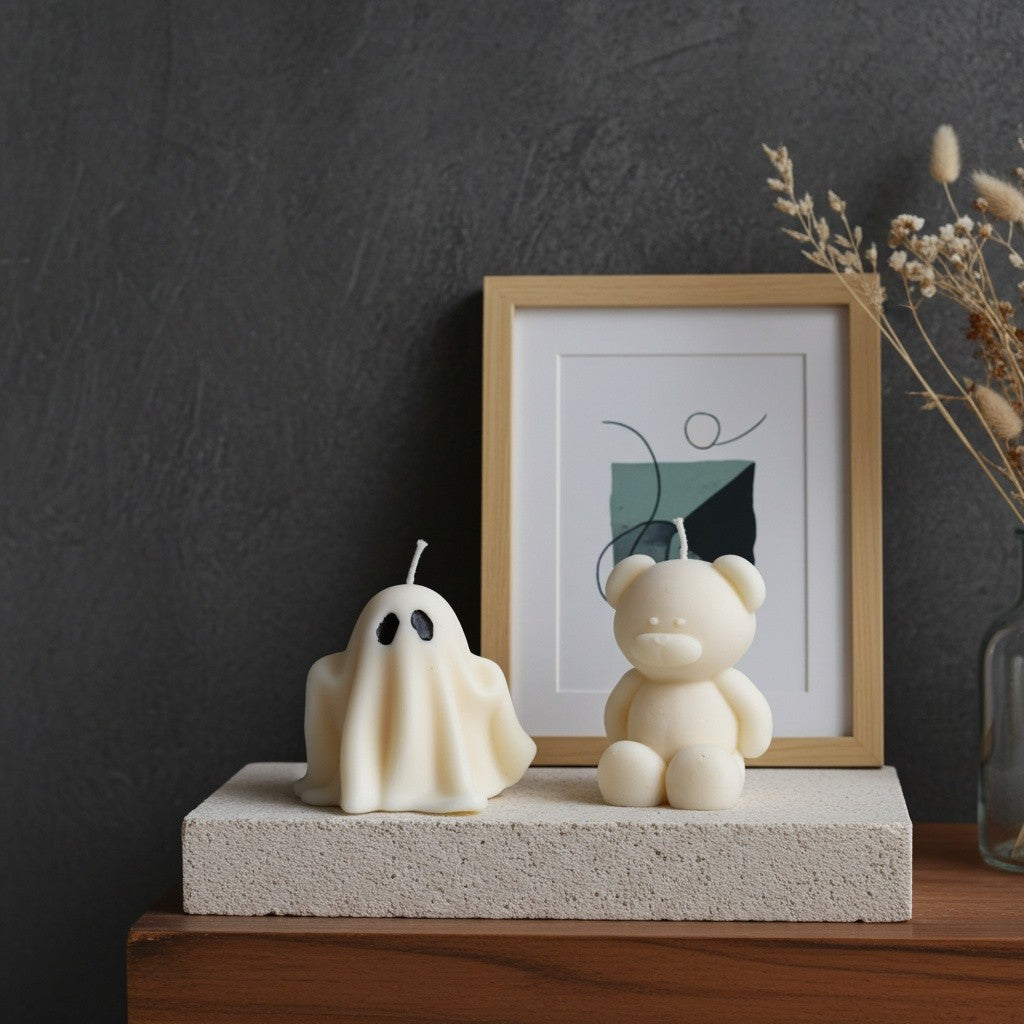 Geist und Teddybär Kerze in weiß