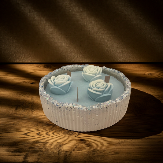 Handgemachte Sojawachskerze mit Rosen Deko